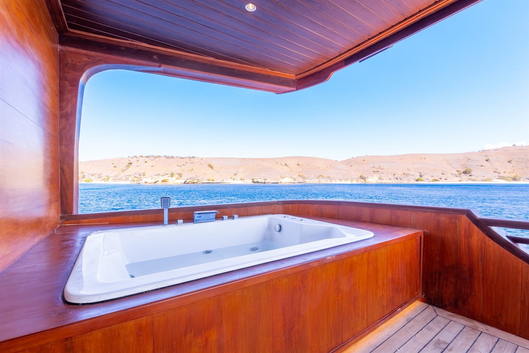 Presidential Suite - Whale cabin detail